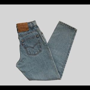 Vintage Levis 550 size 4 medium length
